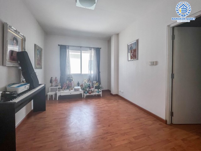 *****บ้านเดี่ยวมือสองย่านกรุงเทพฯ ม.คาซ่าวิลล์ วัชรพล-เพิ่มสิน เนื้อที่กว้าง 50.60 ตร.ว. ฟังก์ชัน 4 ห้องนอน 3 ห้องน้ำ ที่จอดรถ 2 คัน บ้านหลังใหญ่ สภาพดี บนทำเลแห่งการเดินทาง ใกล้รถไฟฟ้าสายสีเขียว "สถานีสะพานใหม่" และทางด่วน "ฉลองรัช" จองเลย!